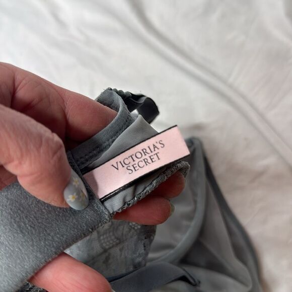 Victoria Secret Body By Victoria Underwire Unlined Plunge Grey Bra. Size 38DDD. - Picture 6 of 8